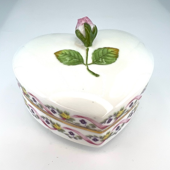 Berman & Anderson Other - Berman & Anderson Heart Shaped Porcelain Rose Music Box Vintage 1979 Working